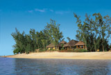 Oberoi Mauritius beach and bar